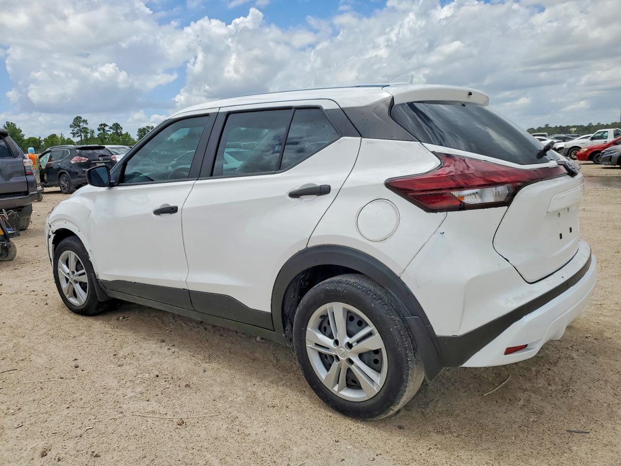 2024 NISSAN KICKS