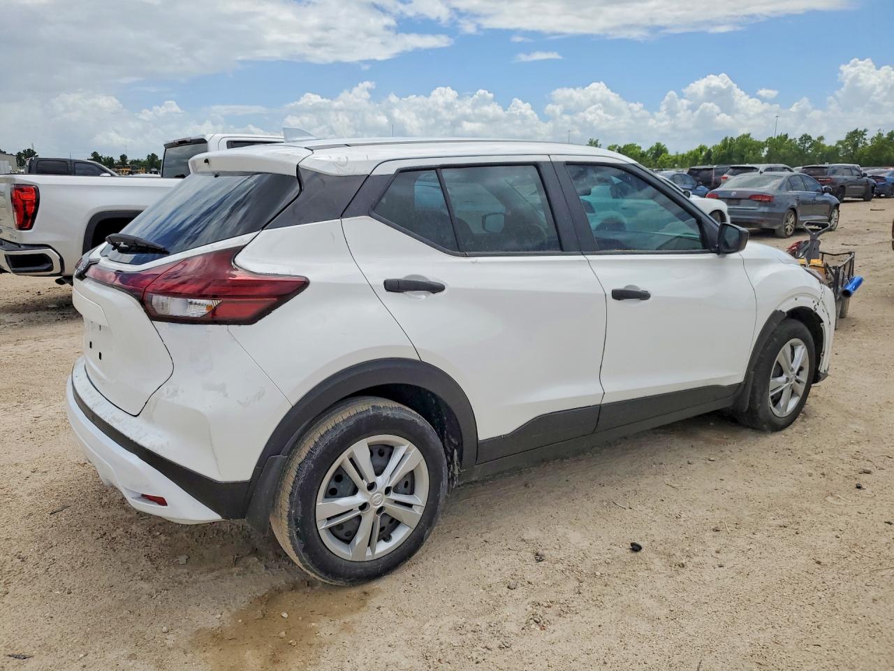 2024 NISSAN KICKS