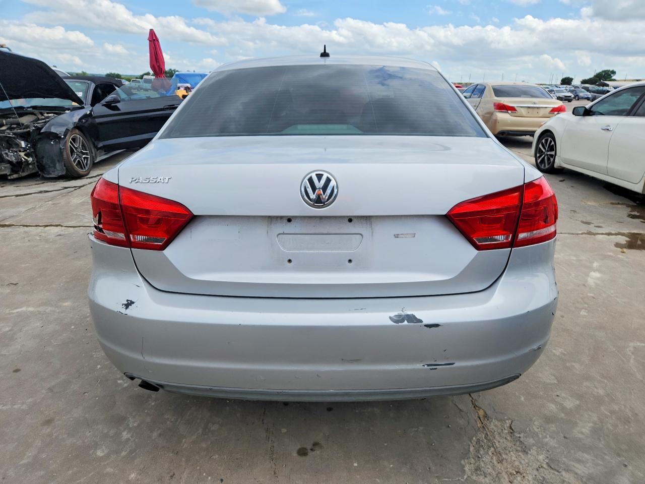 2013 VOLKSWAGEN PASSAT