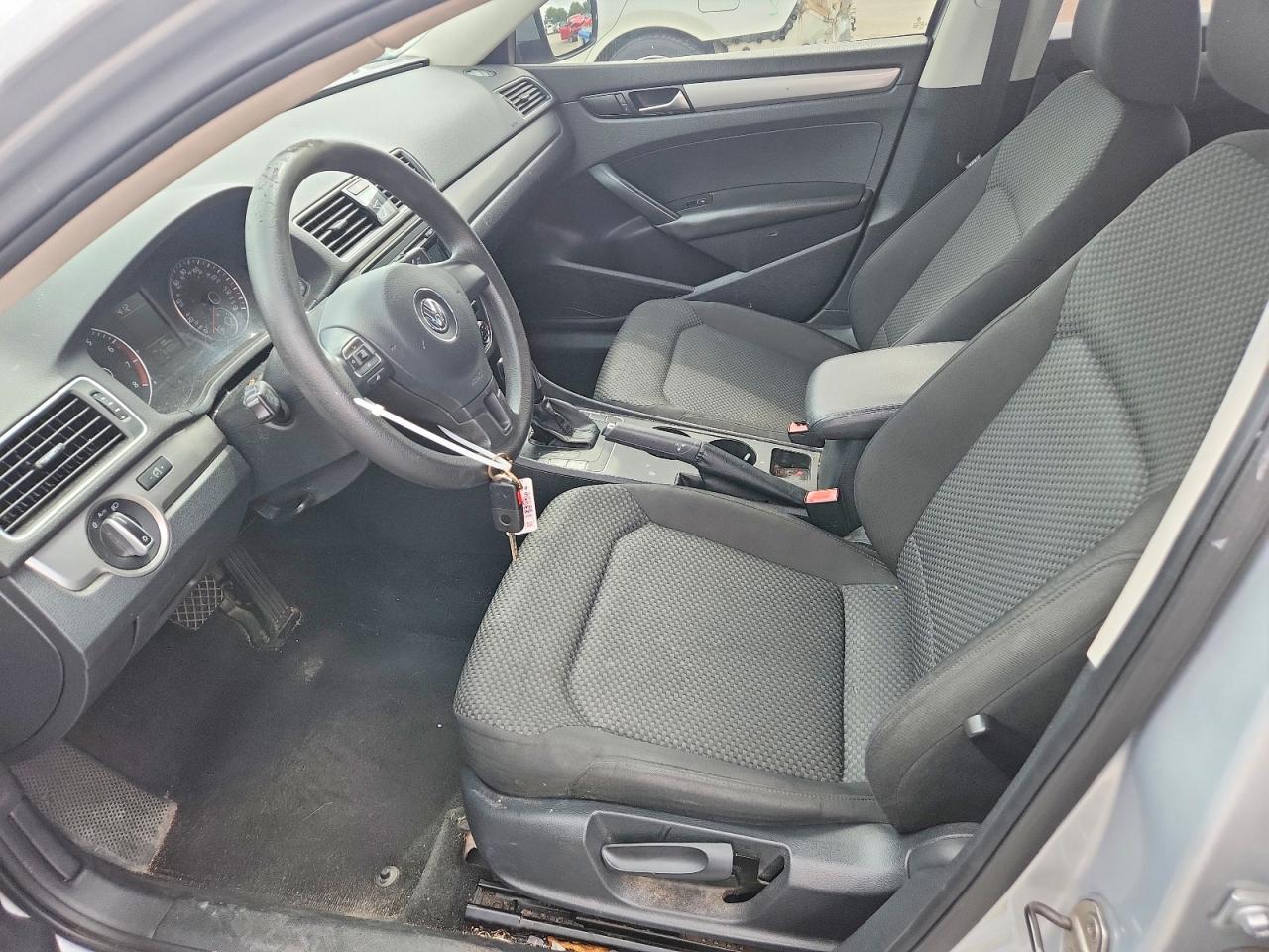 2013 VOLKSWAGEN PASSAT