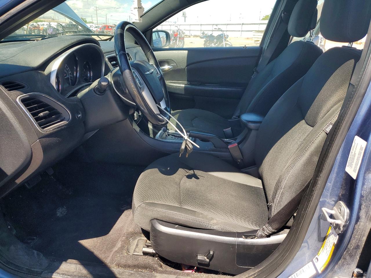 2011 CHRYSLER 200
