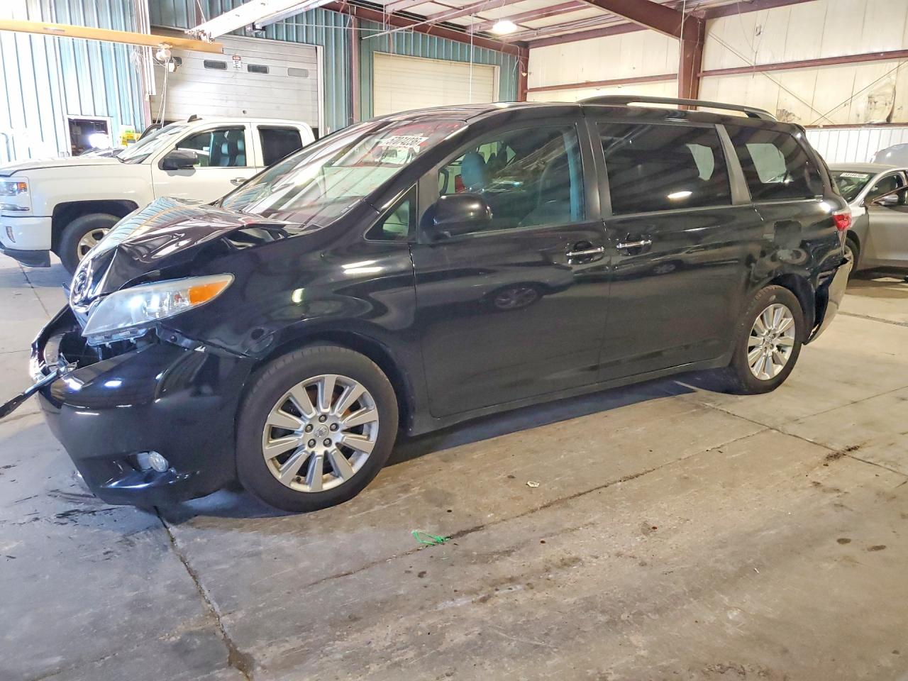 2015 TOYOTA SIENNA