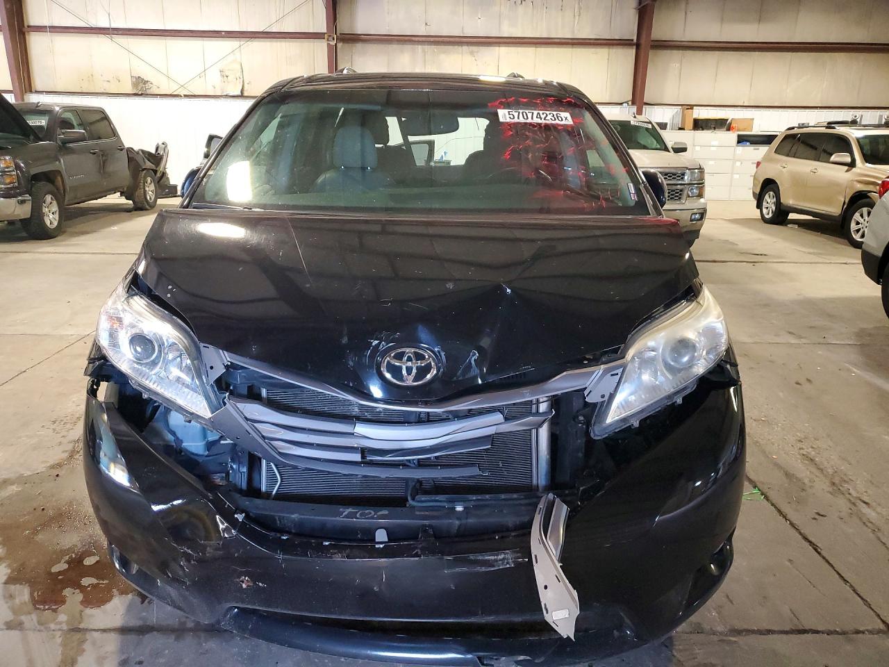 2015 TOYOTA SIENNA
