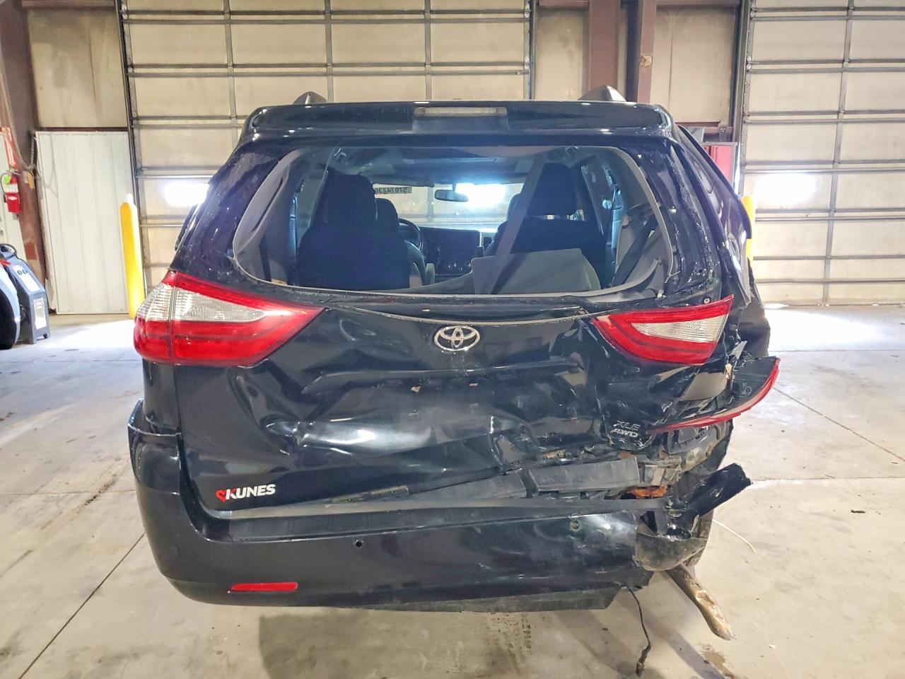 2015 TOYOTA SIENNA
