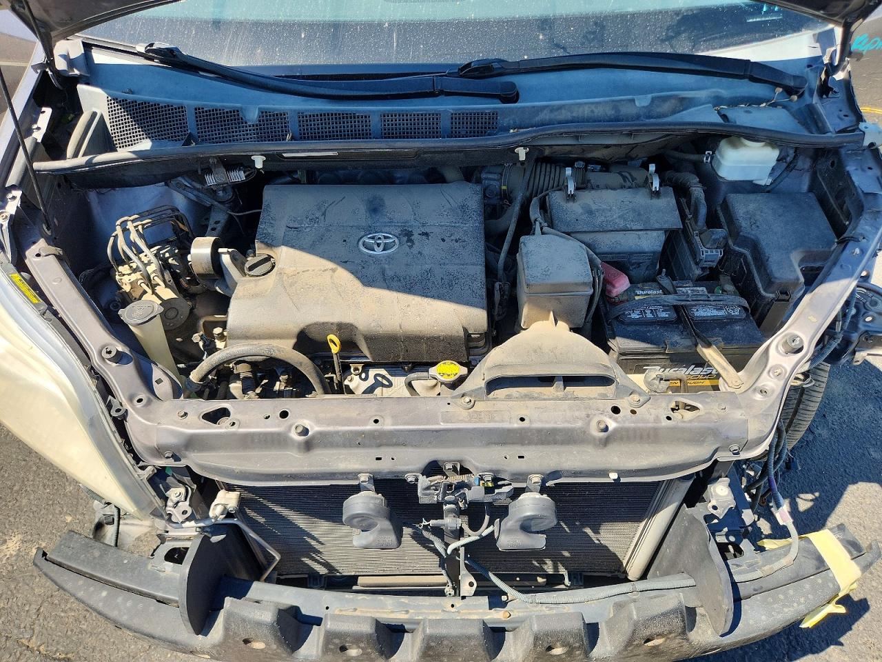 2011 TOYOTA SIENNA