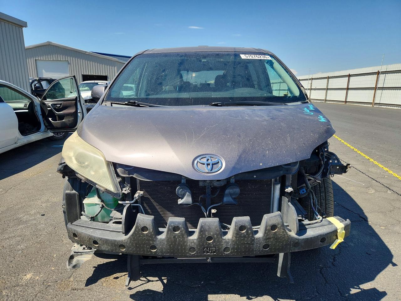 2011 TOYOTA SIENNA