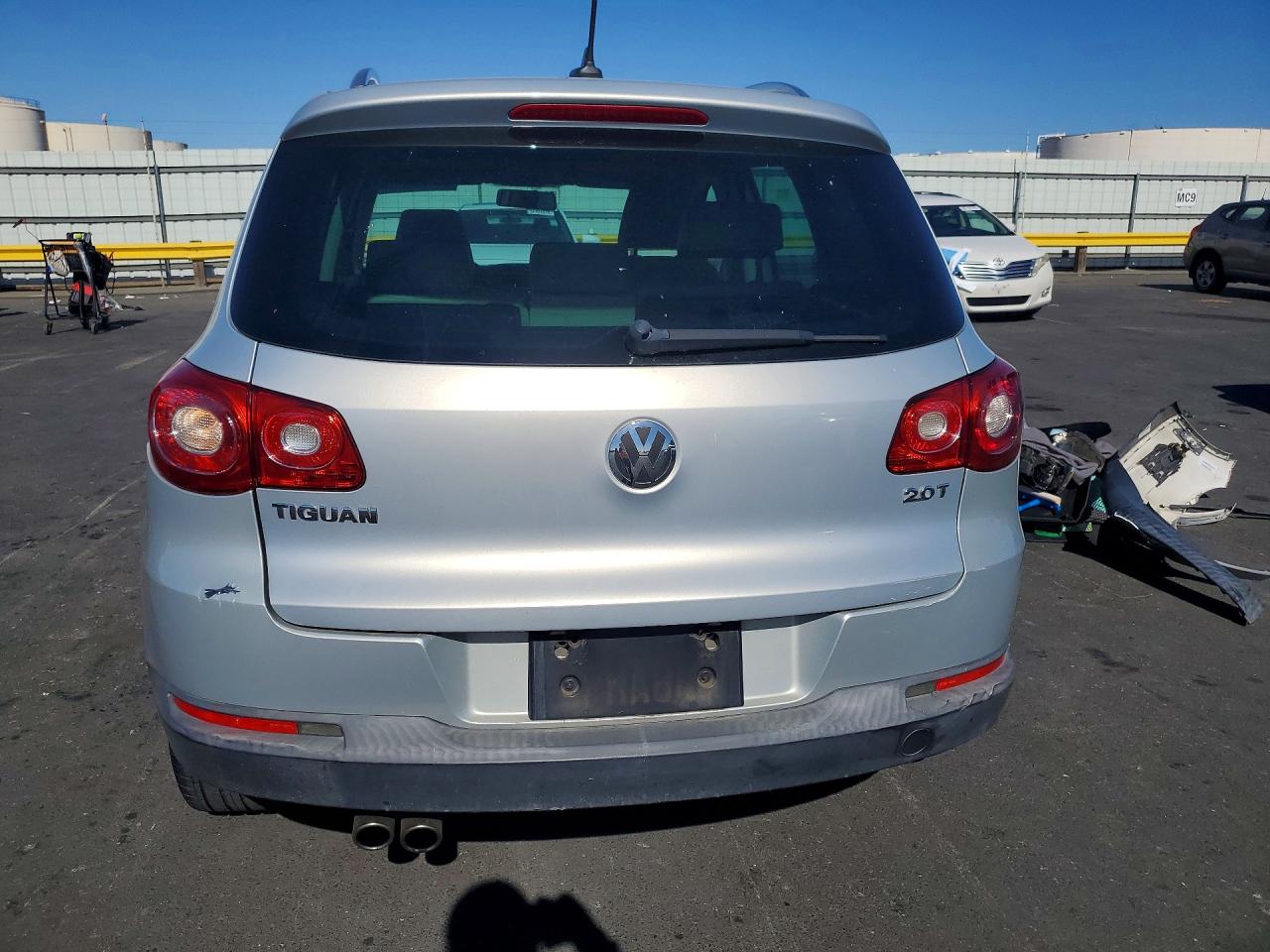 2011 VOLKSWAGEN TIGUAN