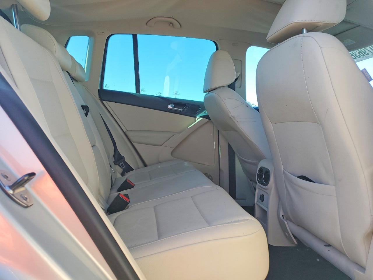 2011 VOLKSWAGEN TIGUAN