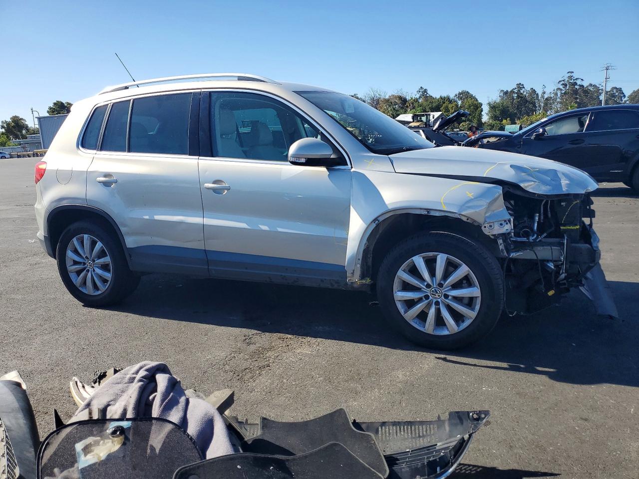 2011 VOLKSWAGEN TIGUAN