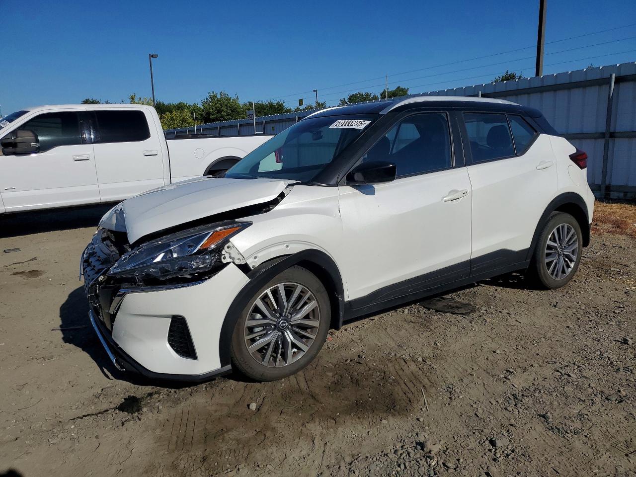 2024 NISSAN KICKS