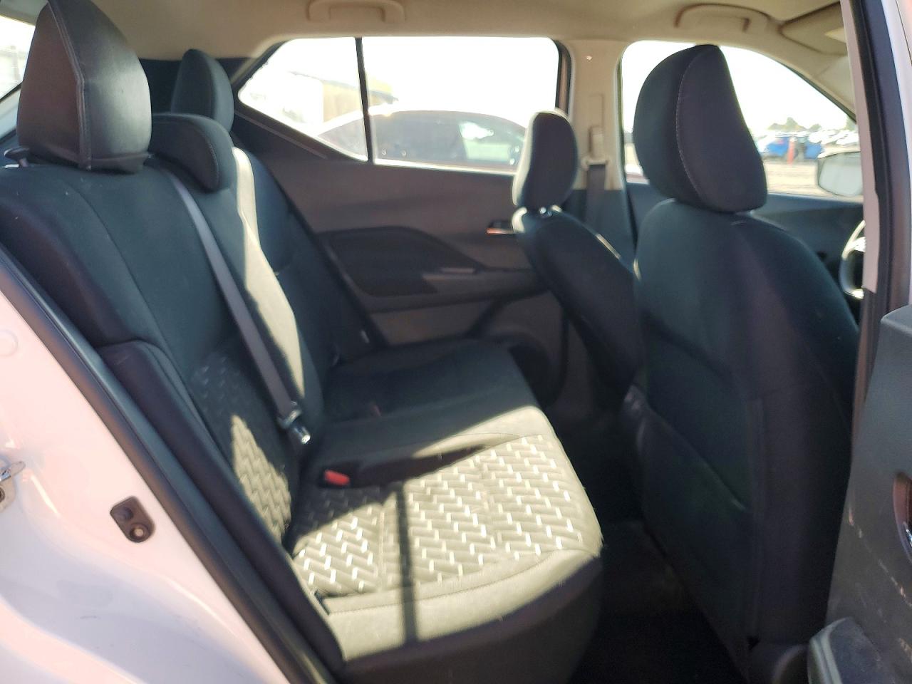 2024 NISSAN KICKS