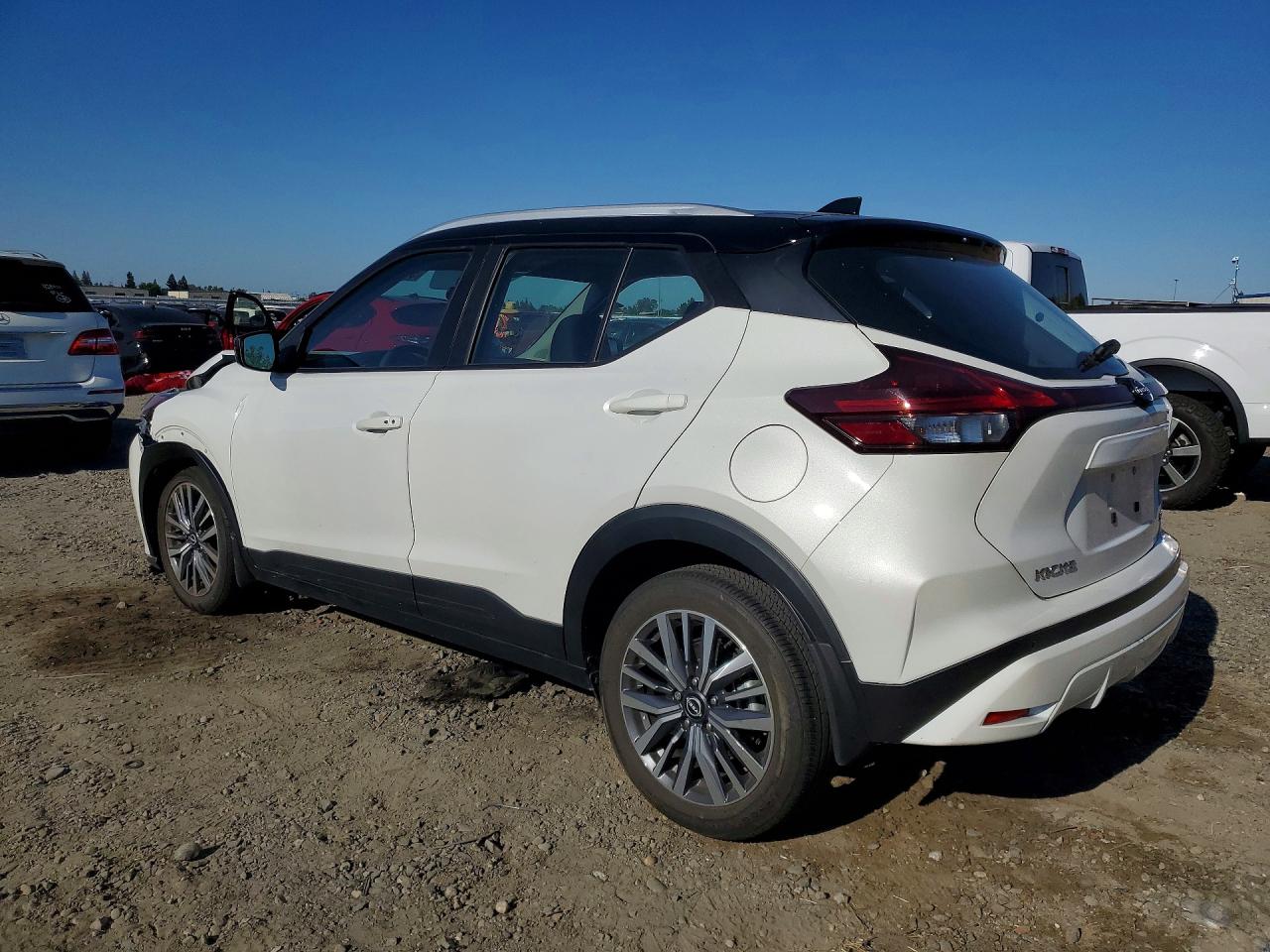 2024 NISSAN KICKS