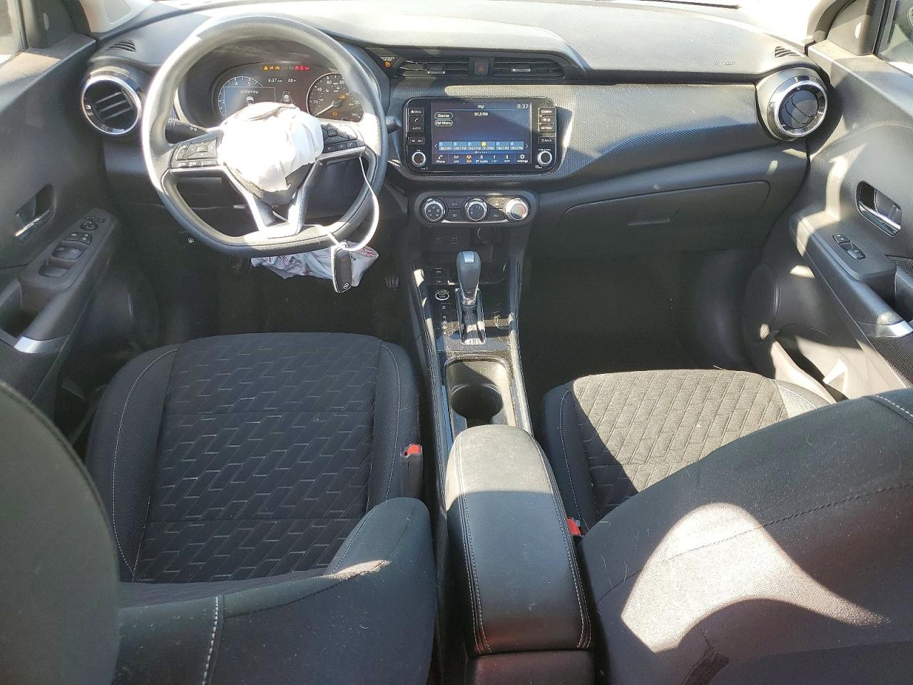 2024 NISSAN KICKS