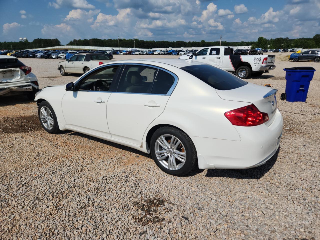 2011 INFINITI G37