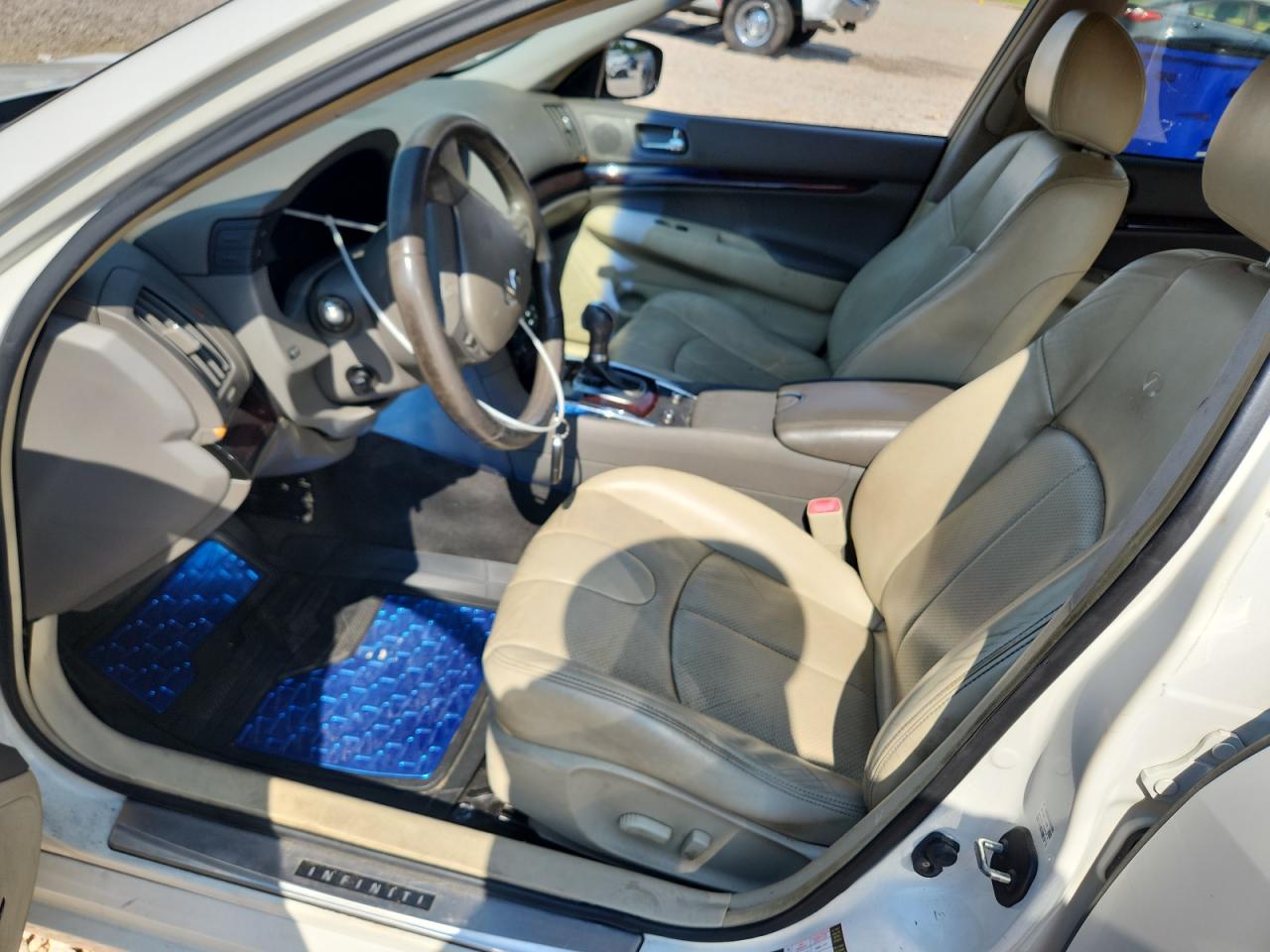 2011 INFINITI G37