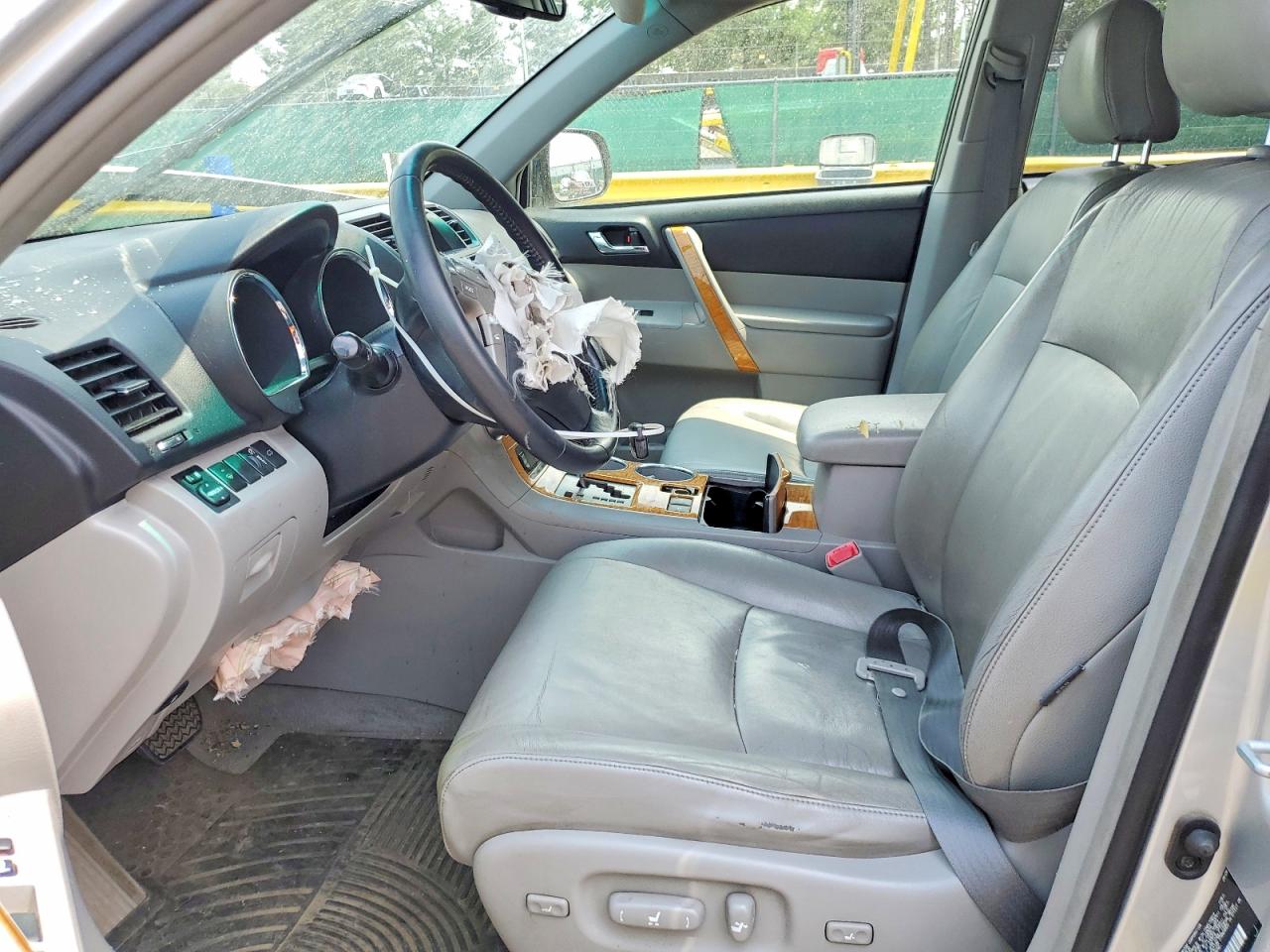 2010 TOYOTA HIGHLANDER