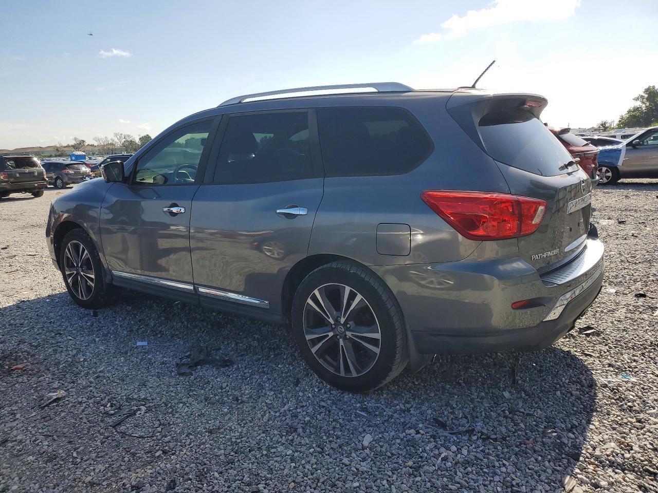 2017 NISSAN PATHFINDER