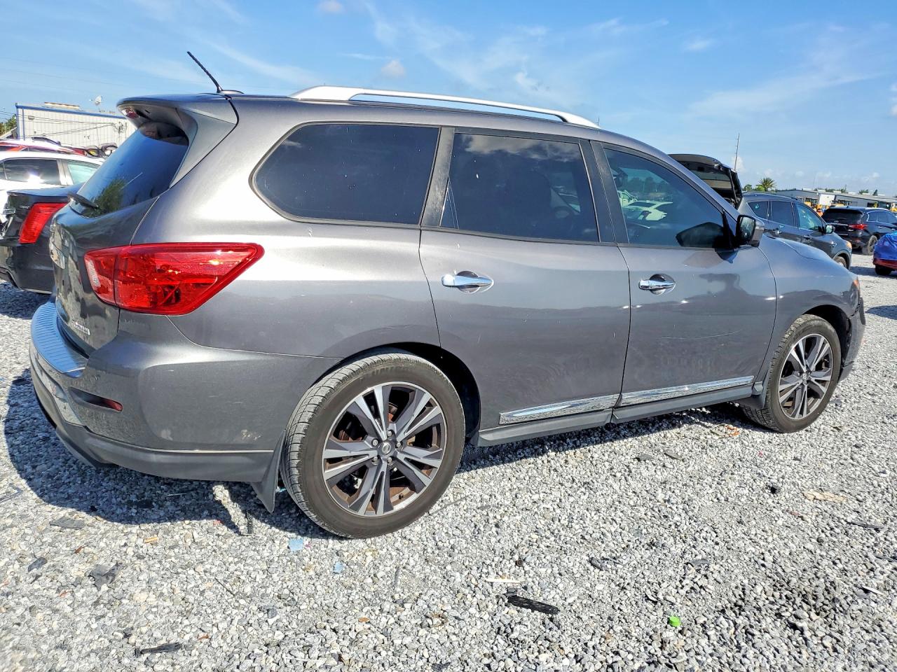 2017 NISSAN PATHFINDER