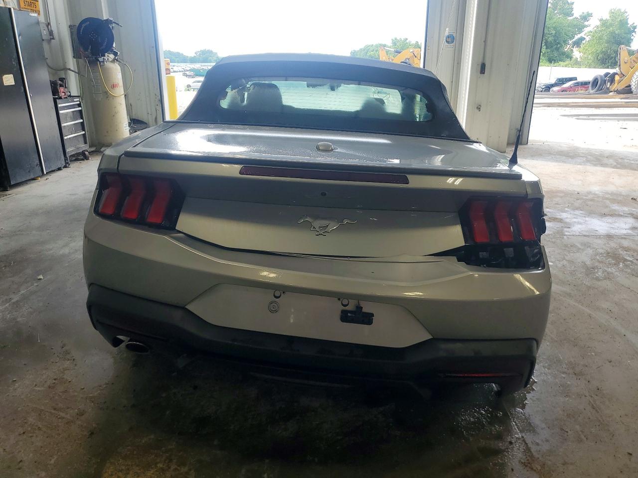 2025 FORD MUSTANG