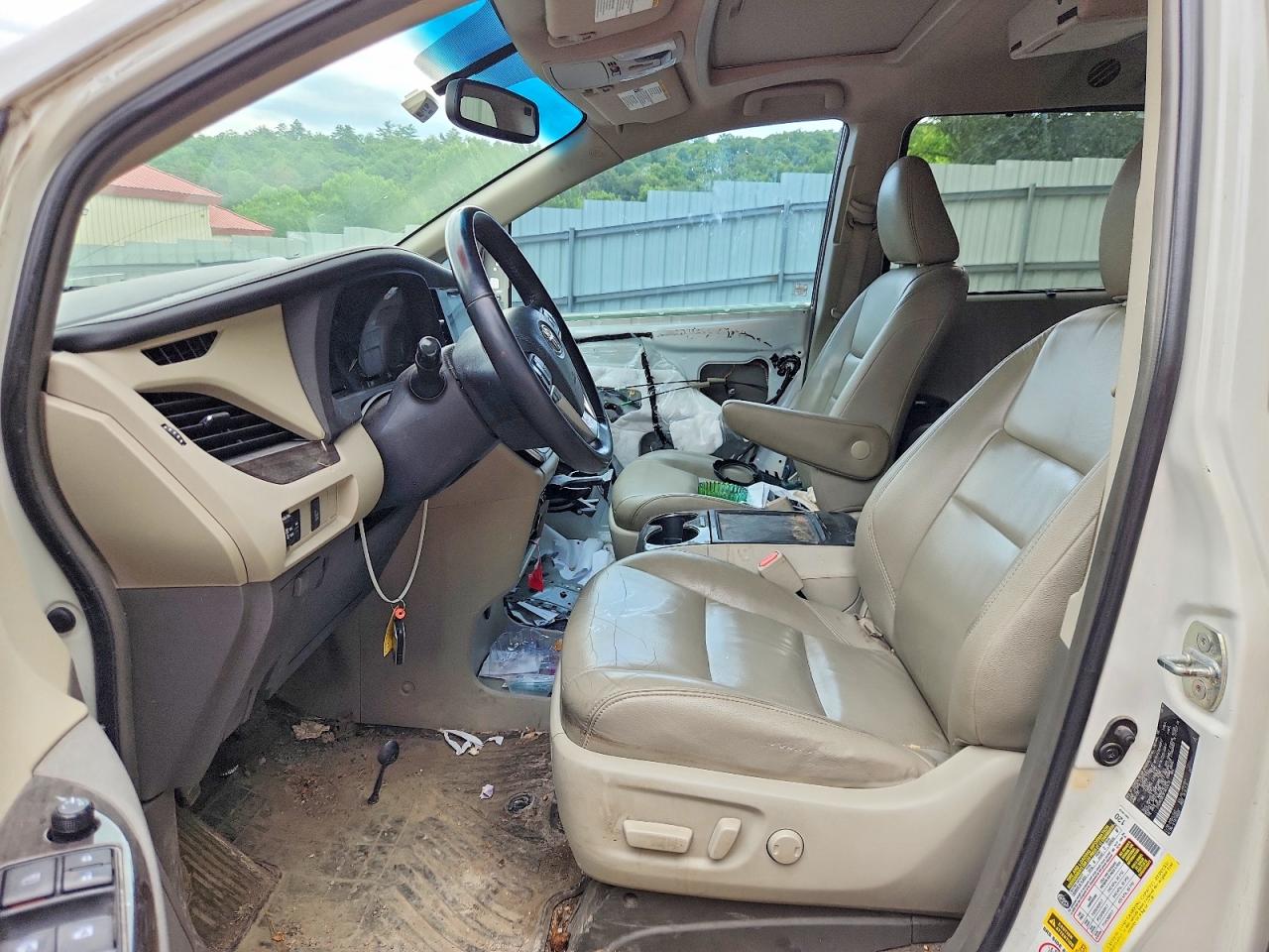 2015 TOYOTA SIENNA