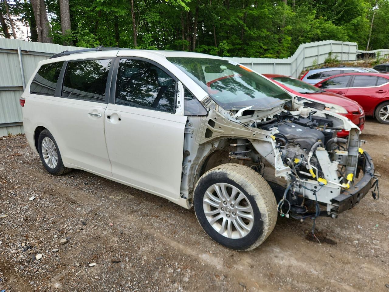 2015 TOYOTA SIENNA