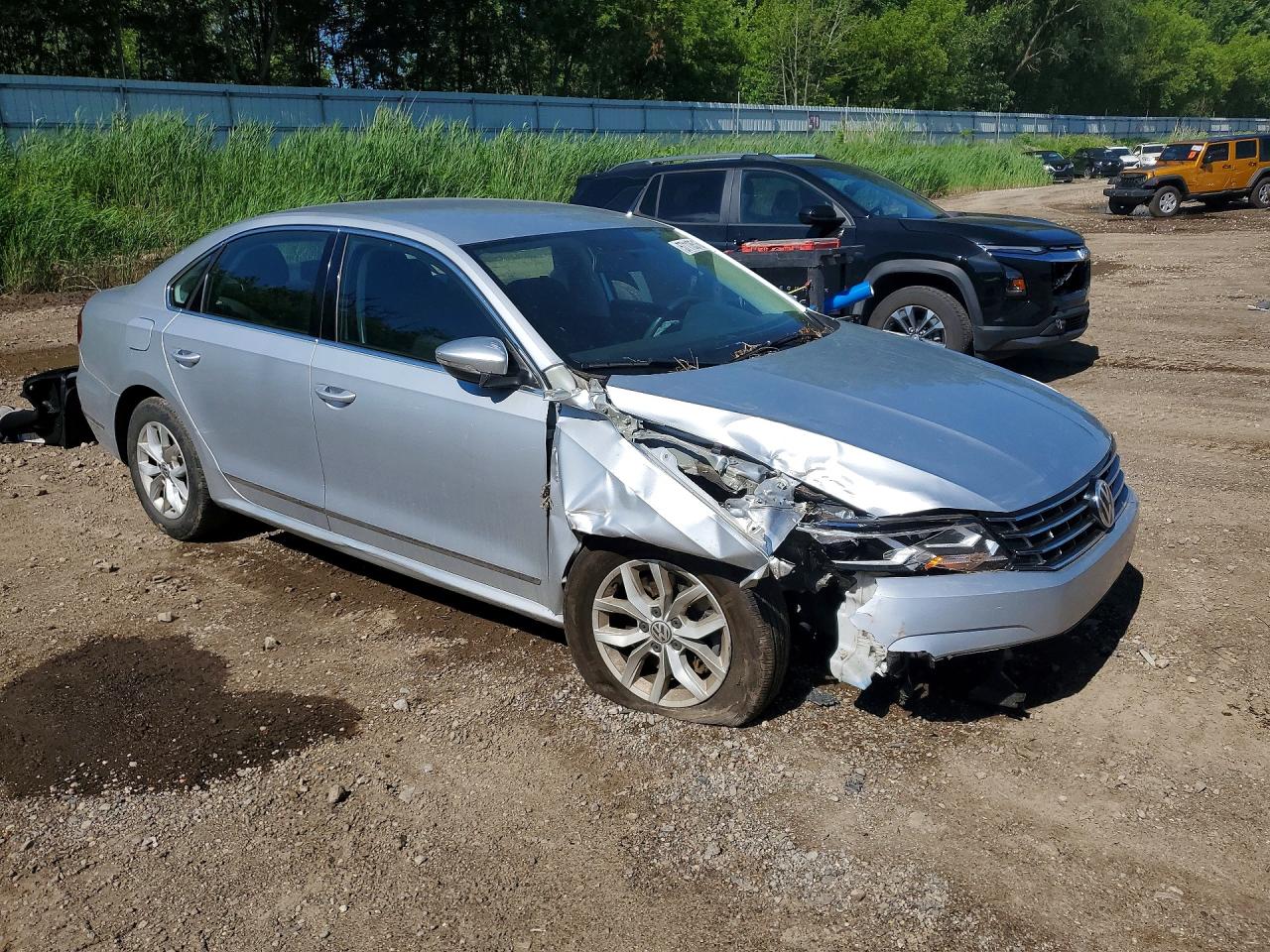 2017 VOLKSWAGEN PASSAT