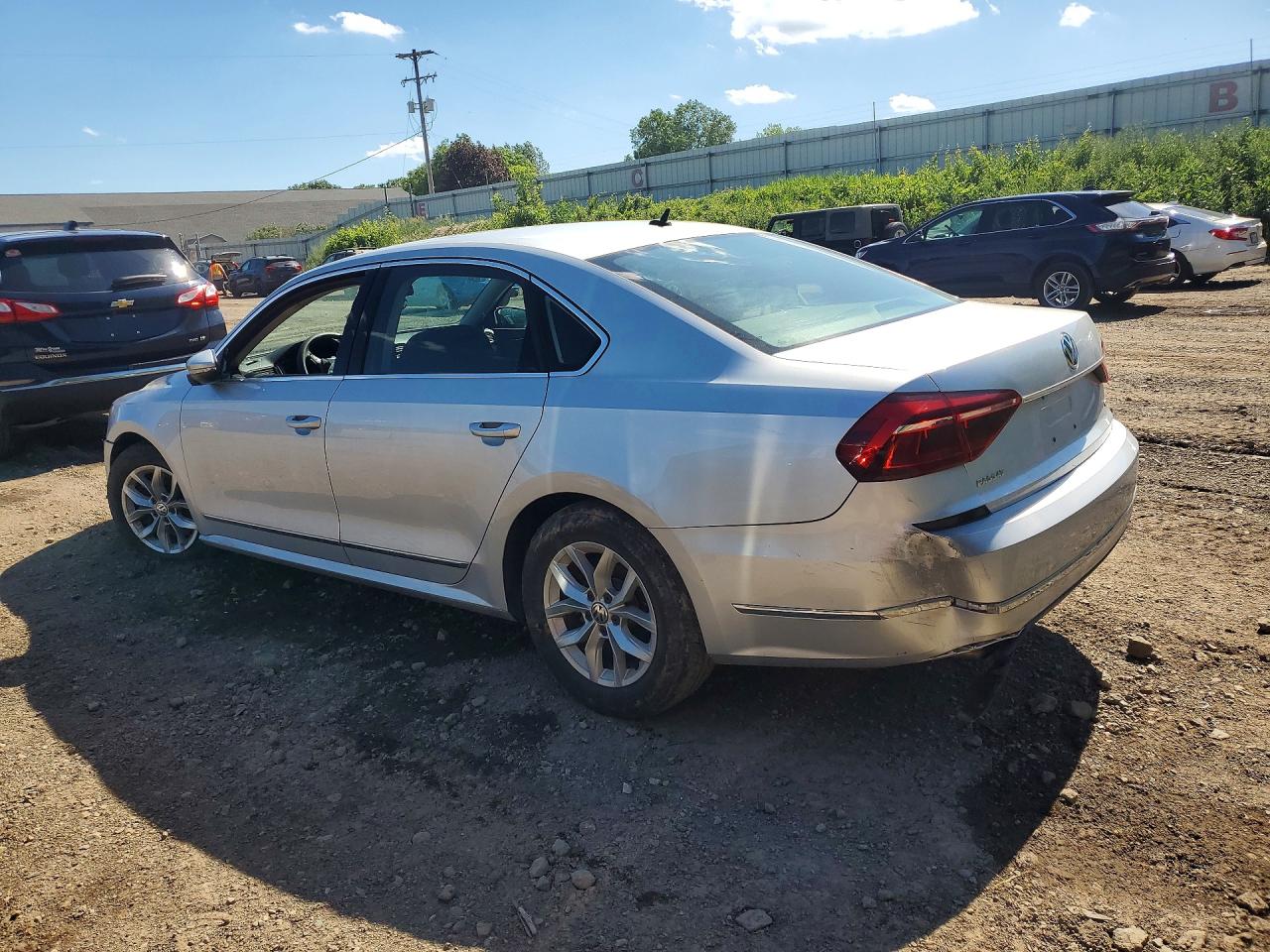 2017 VOLKSWAGEN PASSAT