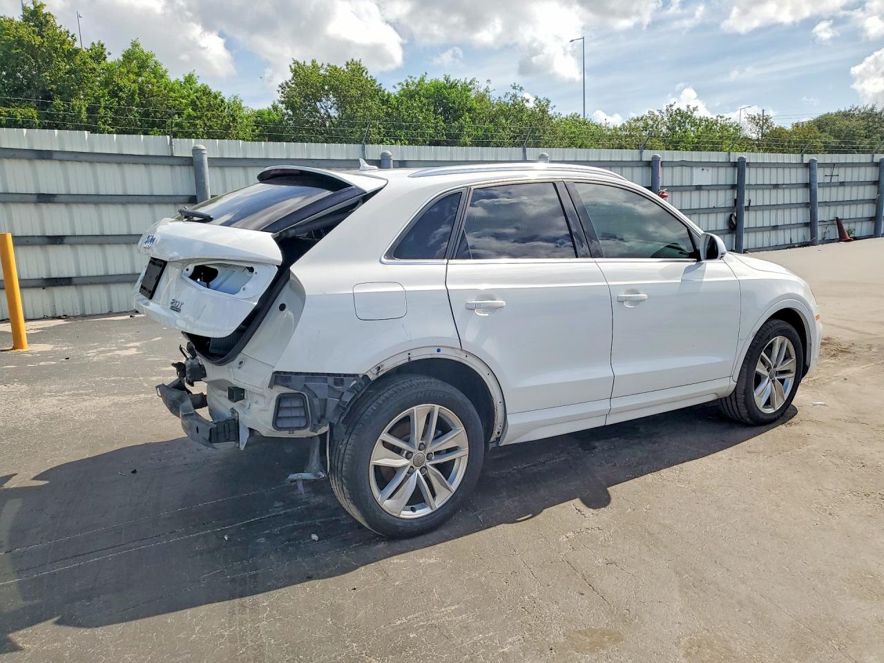 2017 AUDI Q3