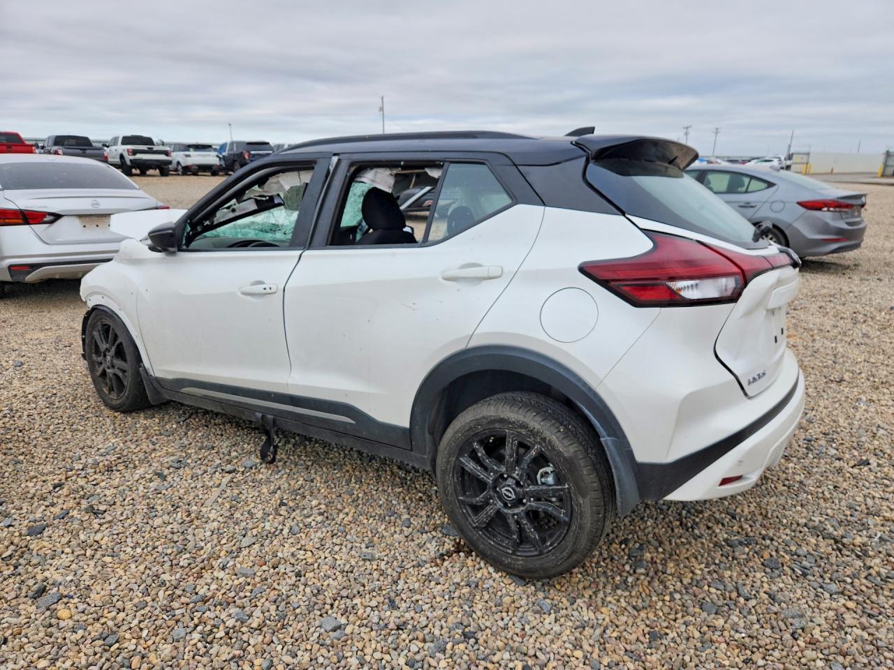 2023 NISSAN KICKS