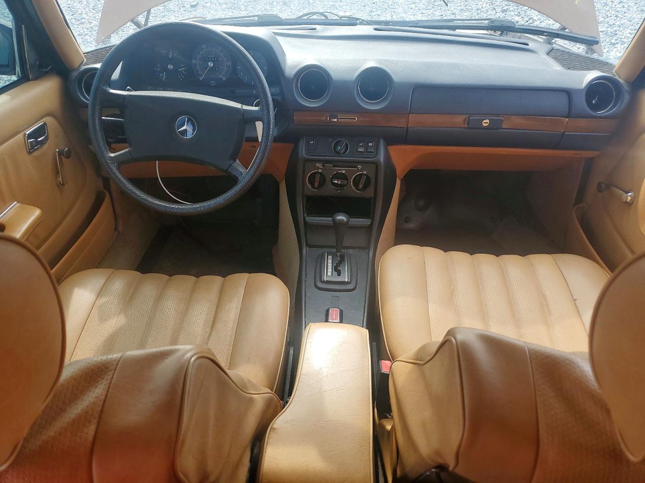 1980 MERCEDES-BENZ 240-CLASS
