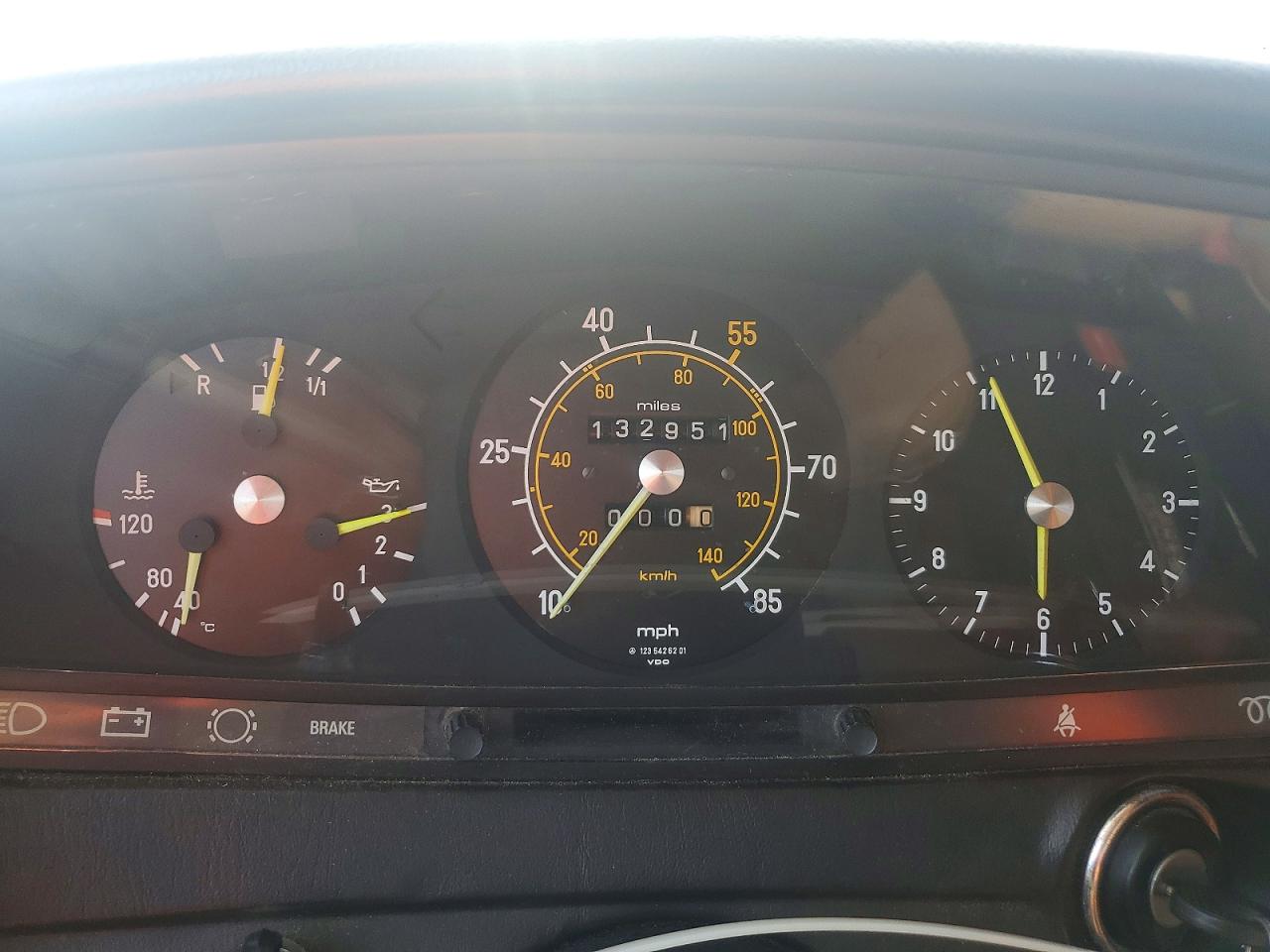 1980 MERCEDES-BENZ 240-CLASS