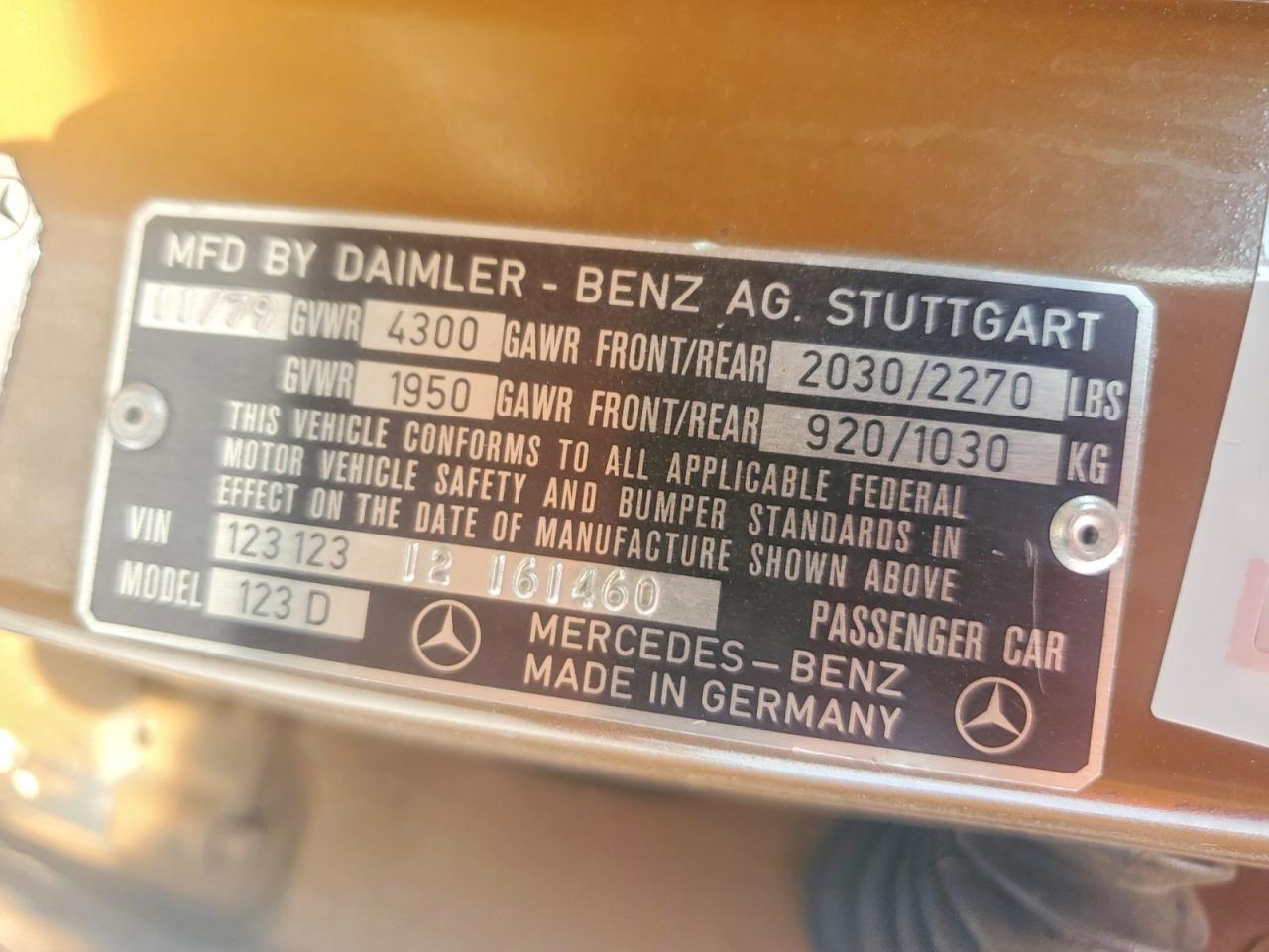 1980 MERCEDES-BENZ 240-CLASS