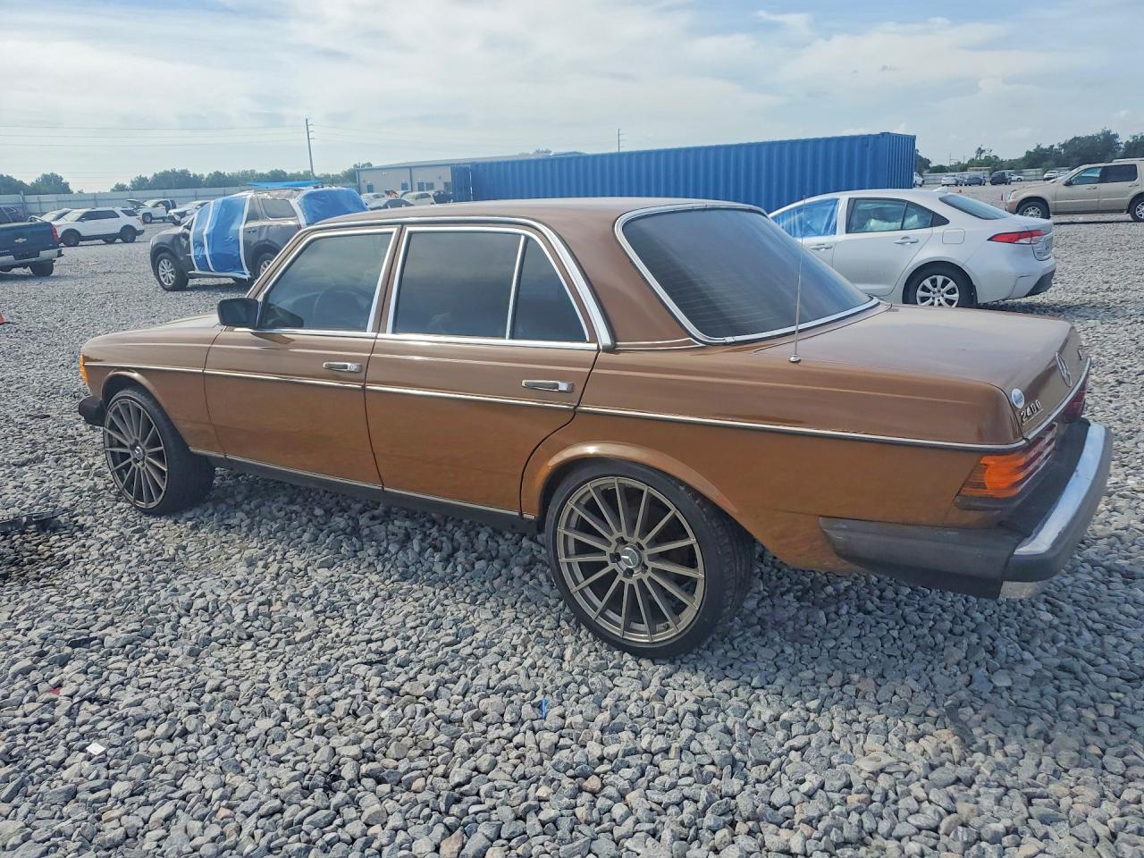 1980 MERCEDES-BENZ 240-CLASS