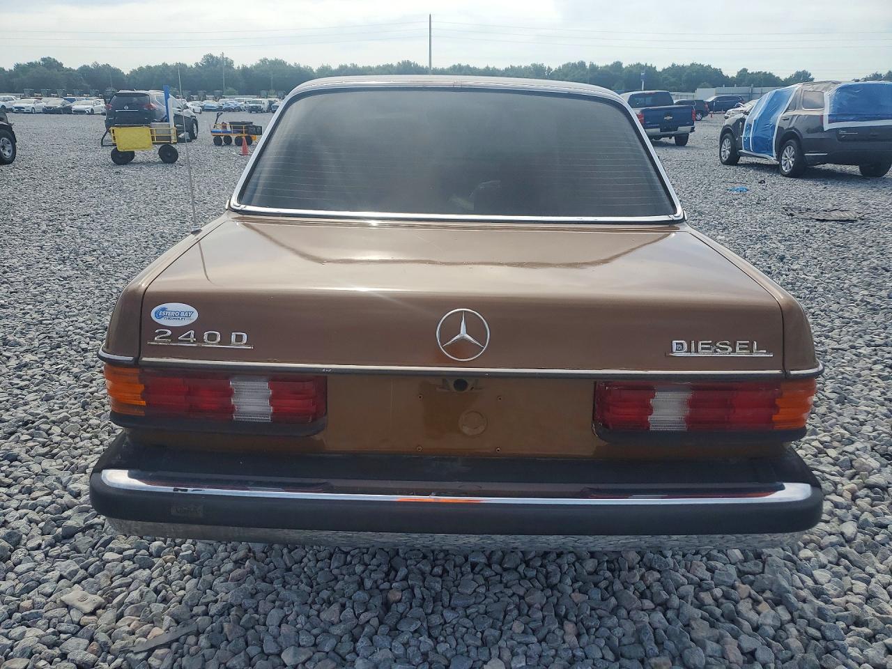 1980 MERCEDES-BENZ 240-CLASS
