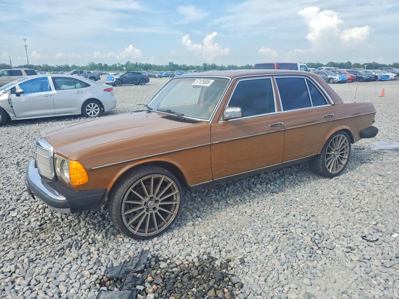 1980 MERCEDES-BENZ 240-CLASS
