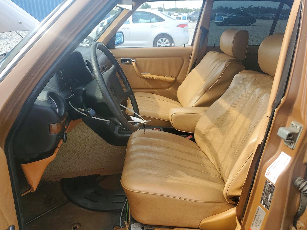 1980 MERCEDES-BENZ 240-CLASS