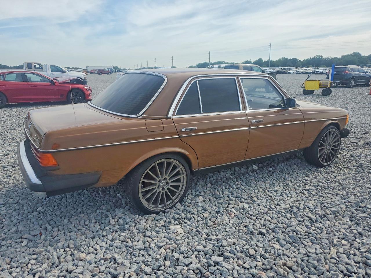 1980 MERCEDES-BENZ 240-CLASS