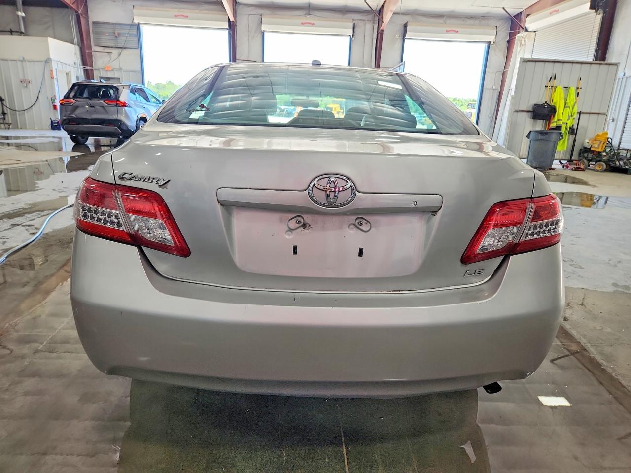 2011 TOYOTA CAMRY