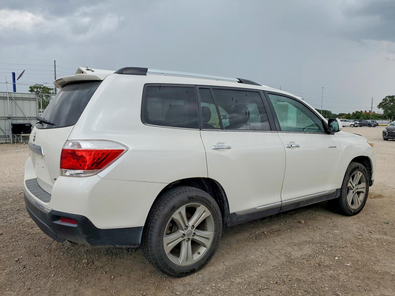 2013 TOYOTA HIGHLANDER