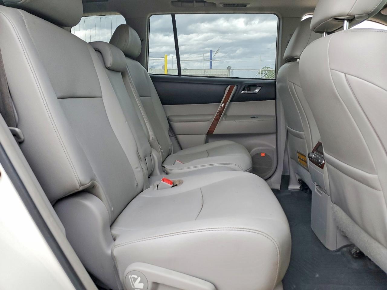 2013 TOYOTA HIGHLANDER