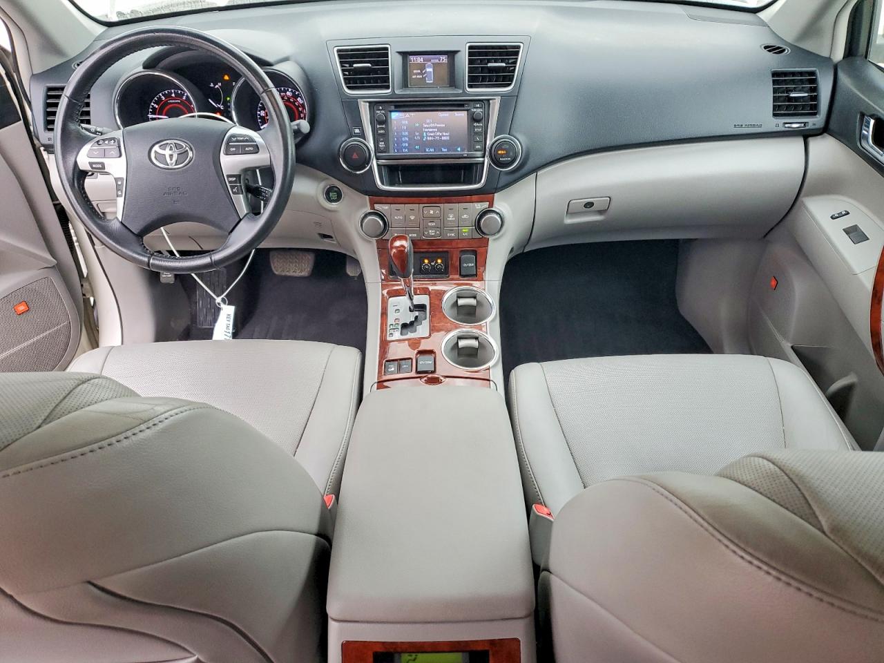 2013 TOYOTA HIGHLANDER
