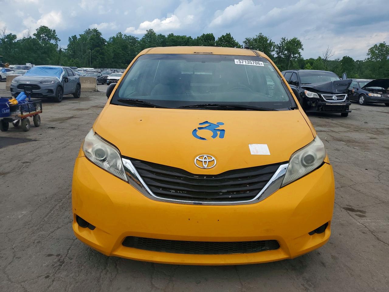 2017 TOYOTA SIENNA