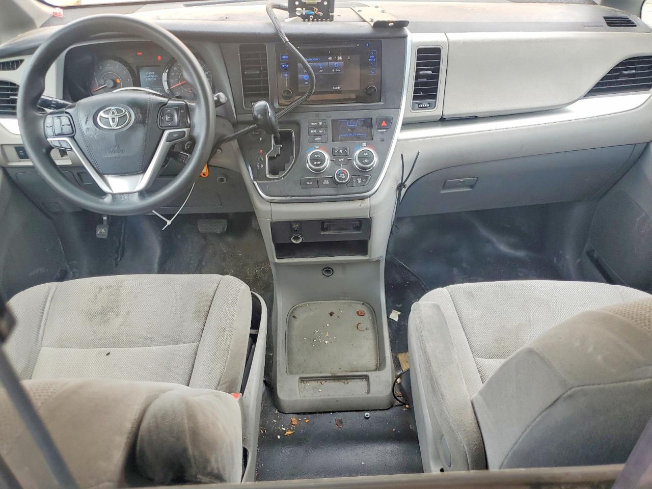 2017 TOYOTA SIENNA