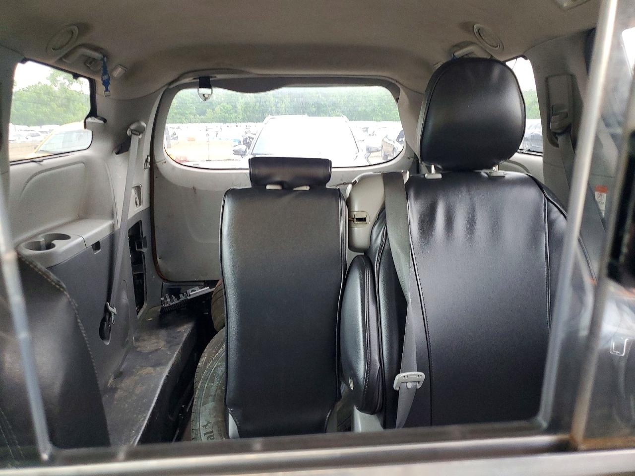 2016 TOYOTA SIENNA