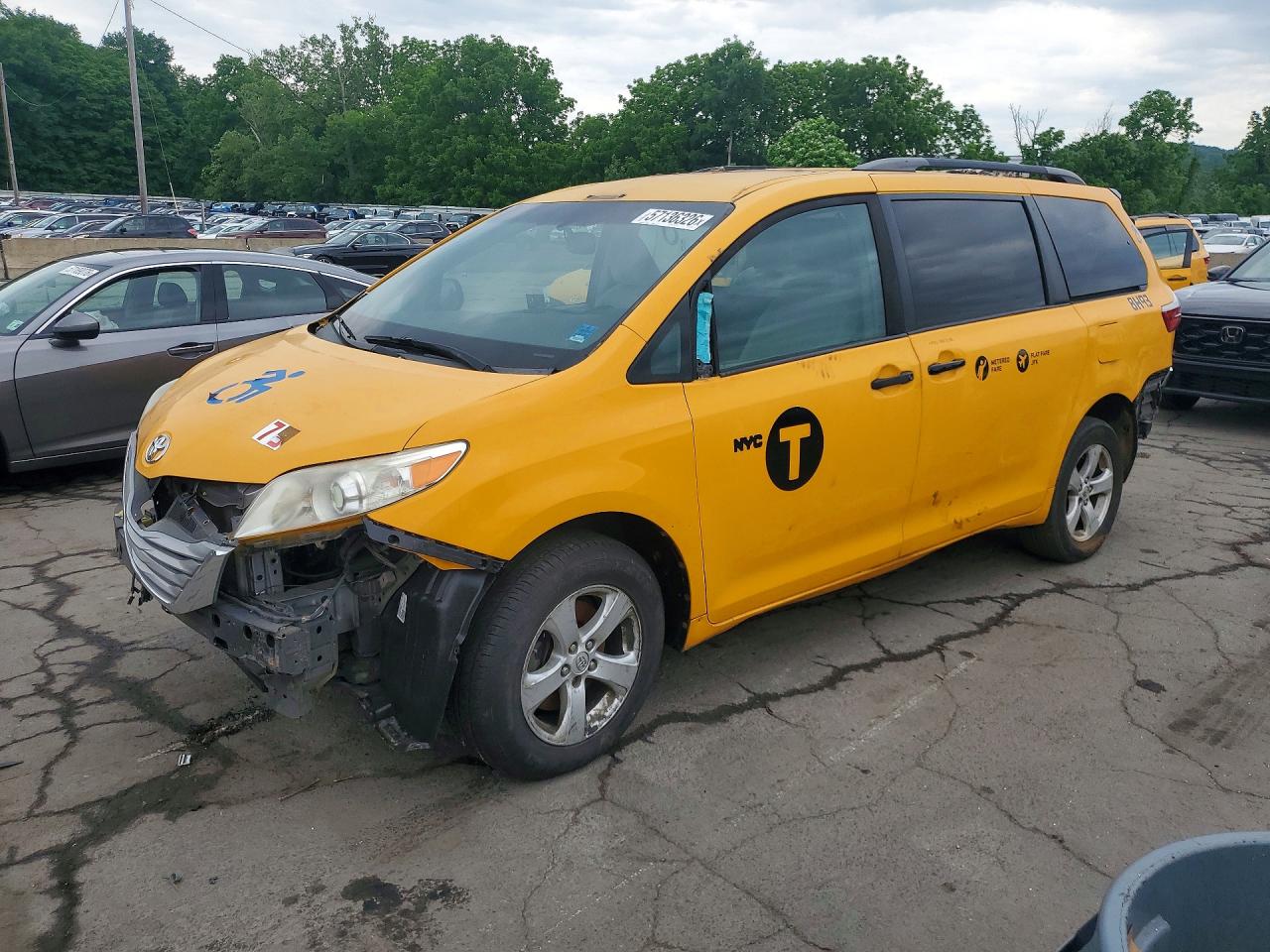 2016 TOYOTA SIENNA