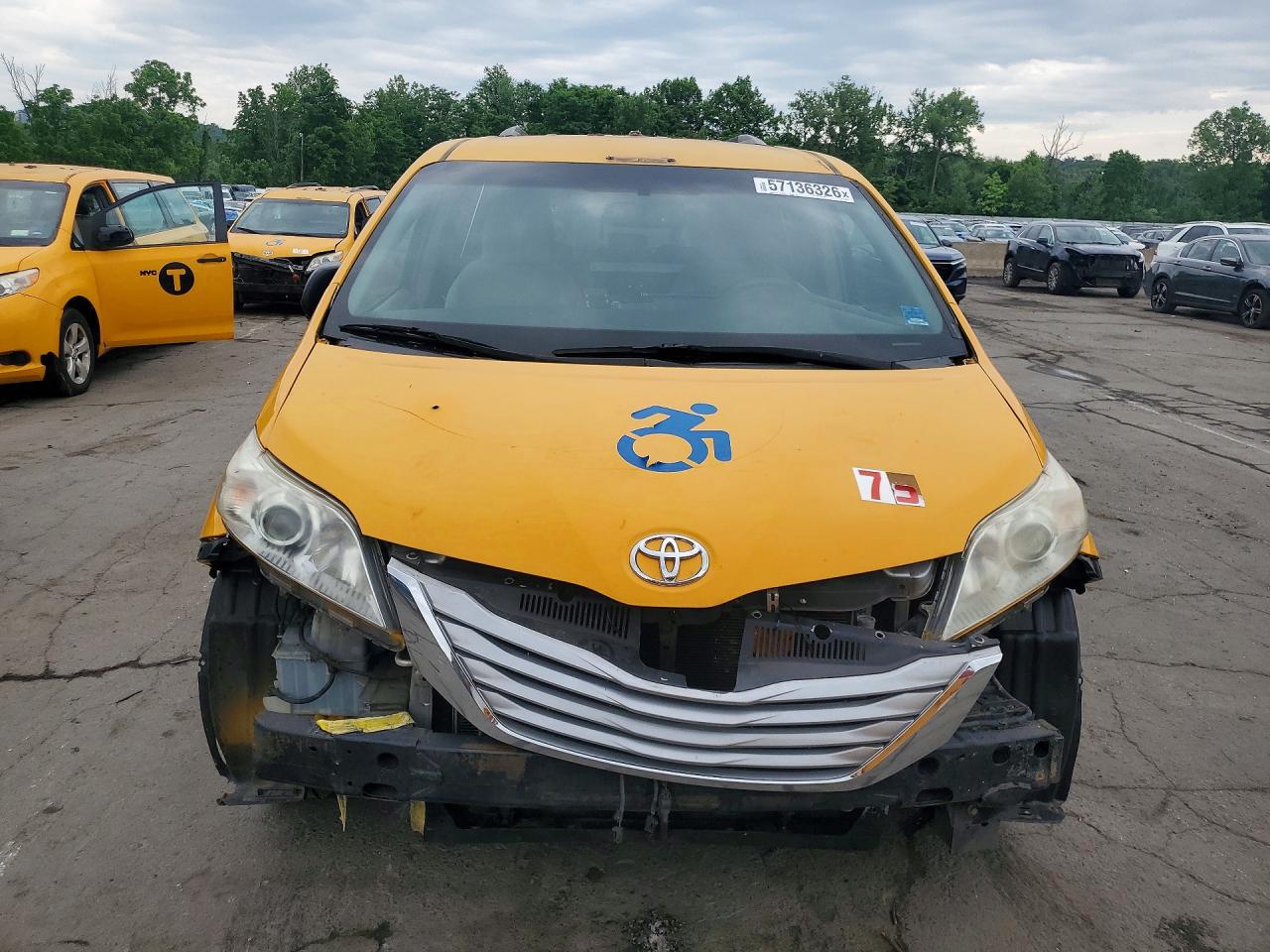 2016 TOYOTA SIENNA