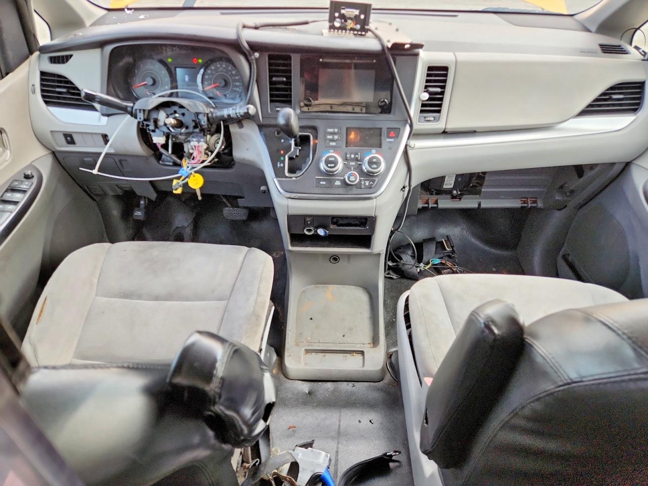 2017 TOYOTA SIENNA