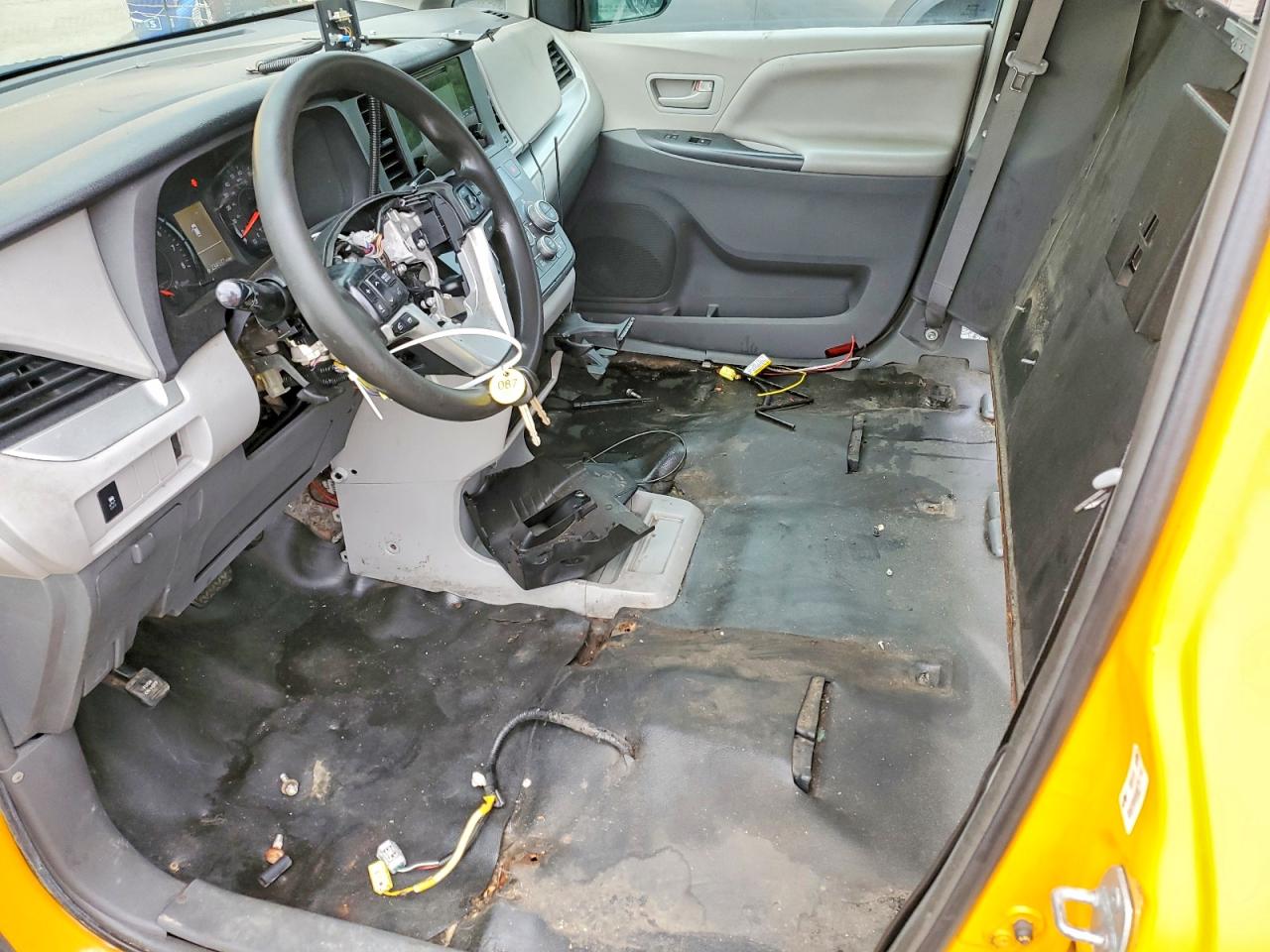 2017 TOYOTA SIENNA
