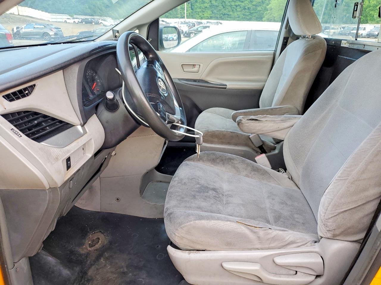 2016 TOYOTA SIENNA