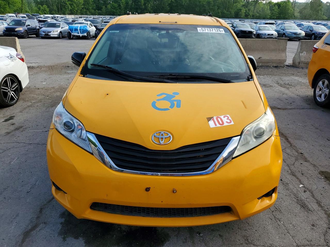 2016 TOYOTA SIENNA